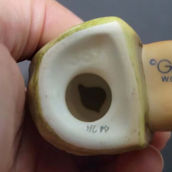 Goebel Hummel Girl with Sheet Music figurine - Picture 6 of 6